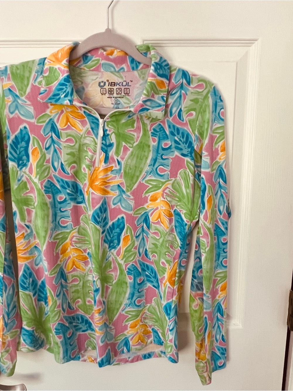 IBKUL Multicolor Tropical Performance Pullover - Pink, Blue, Green, Yellow - Picture 3 of 8